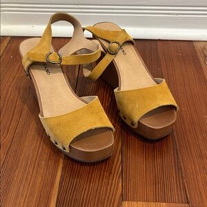 Lucky Brand Mustard Sandals with Wooden Sole